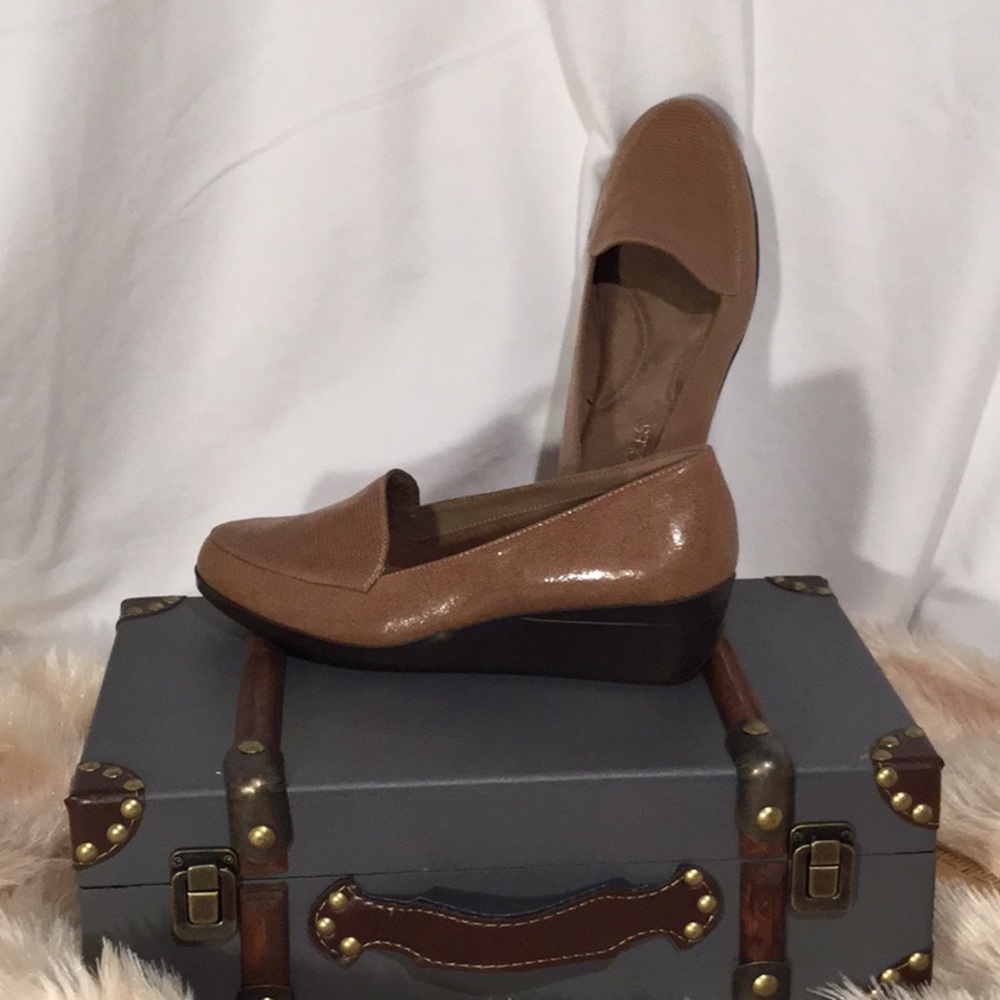 New lizard look alike Aerosole textile loafers